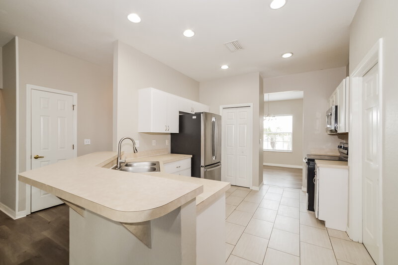 1,855/Mo, 292 Cloverdale Rd Winter Haven, FL 33884 Kitchen View