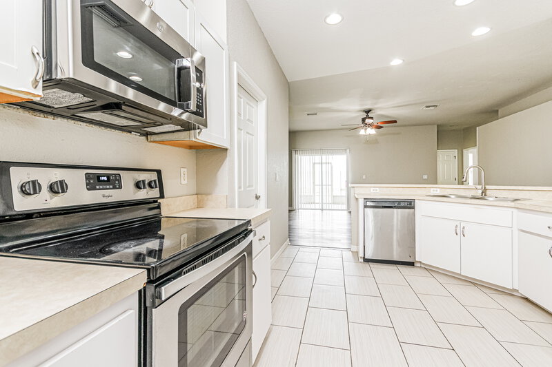 2,920/Mo, 292 Cloverdale Rd Winter Haven, FL 33884 Kitchen View