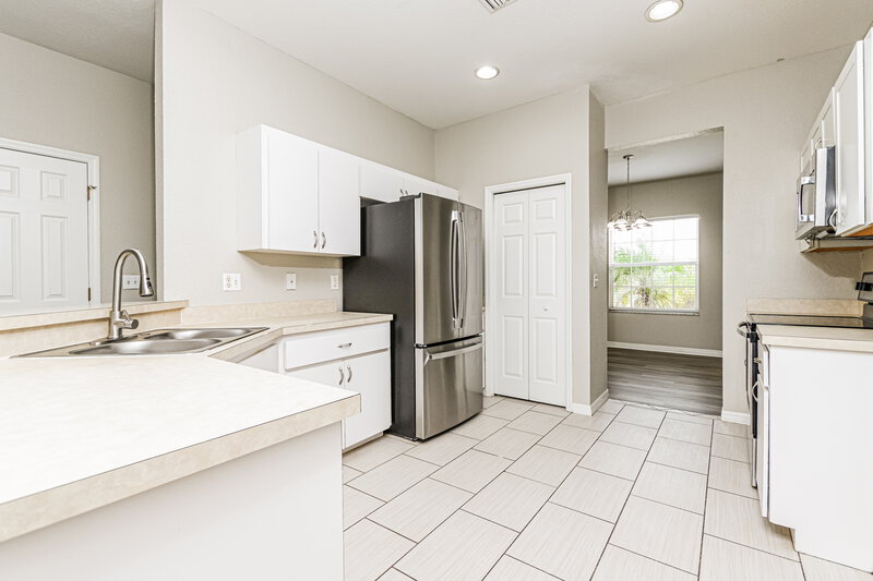 2,920/Mo, 292 Cloverdale Rd Winter Haven, FL 33884 Kitchen View 2