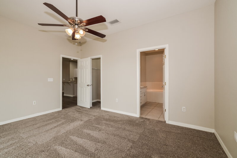 1,855/Mo, 292 Cloverdale Rd Winter Haven, FL 33884 Main Bedroom View 2