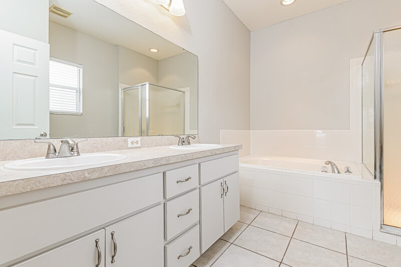 2,920/Mo, 292 Cloverdale Rd Winter Haven, FL 33884 Main Bathroom View