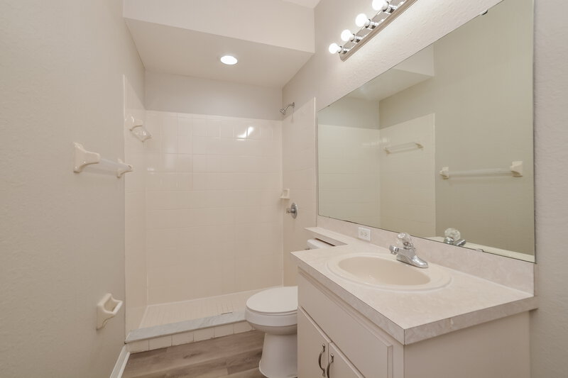 1,855/Mo, 292 Cloverdale Rd Winter Haven, FL 33884 Bathroom View