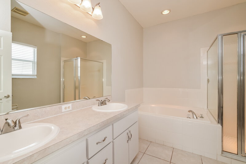 1,855/Mo, 292 Cloverdale Rd Winter Haven, FL 33884 Bathroom View 2