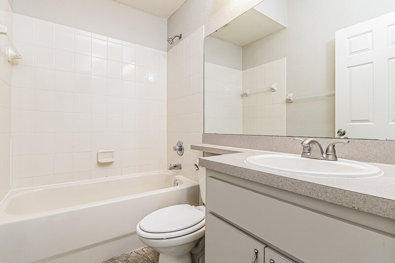 2,920/Mo, 292 Cloverdale Rd Winter Haven, FL 33884 Bathroom View