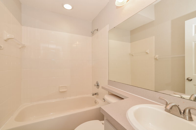 1,855/Mo, 292 Cloverdale Rd Winter Haven, FL 33884 Bathroom View 3
