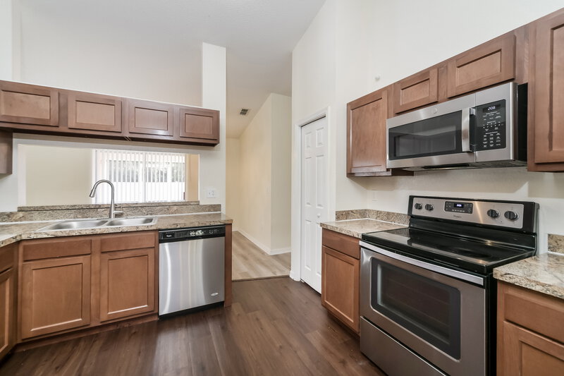 1,860/Mo, 7172 Summit Dr Winter Haven, FL 33884 Kitchen View