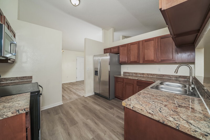1,860/Mo, 7172 Summit Dr Winter Haven, FL 33884 Kitchen View 2