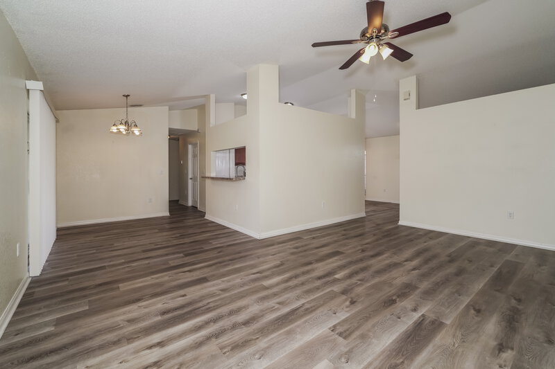 1,860/Mo, 7172 Summit Dr Winter Haven, FL 33884 Family Room View 2