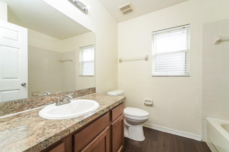 1,860/Mo, 7172 Summit Dr Winter Haven, FL 33884 Bathroom View