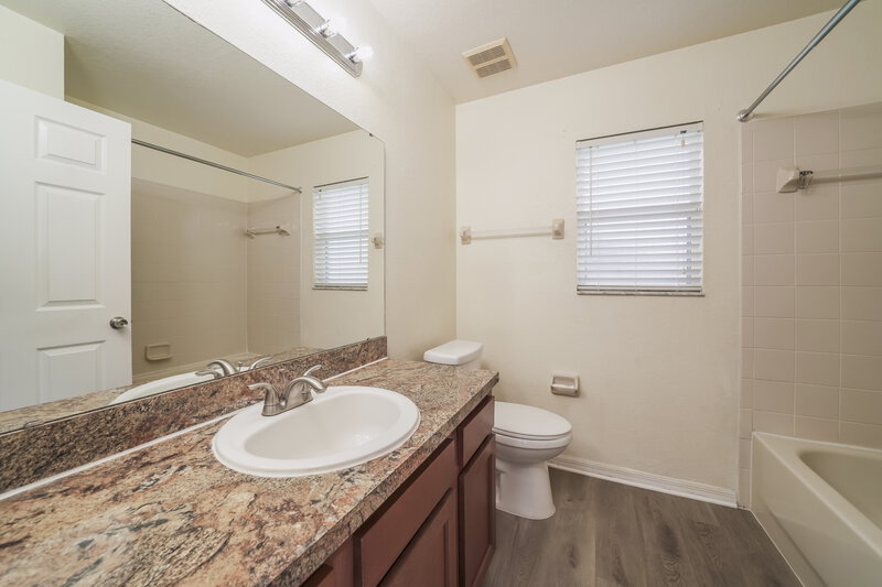 1,860/Mo, 7172 Summit Dr Winter Haven, FL 33884 Bathroom View