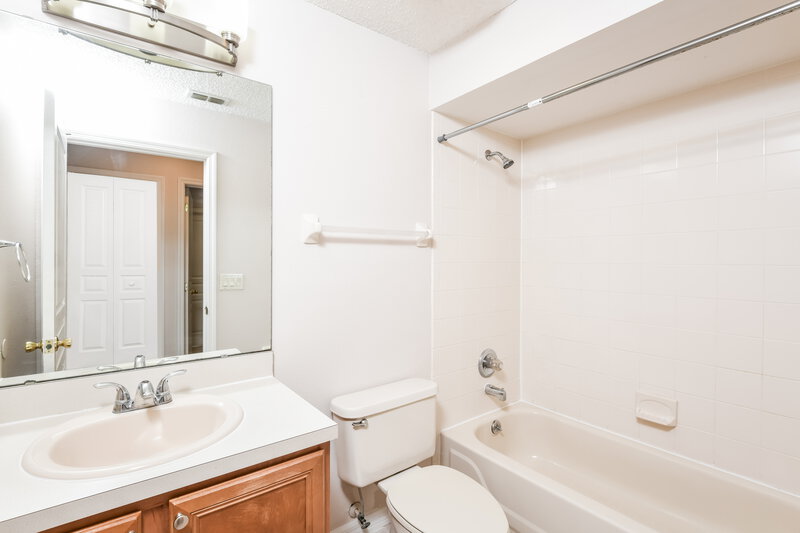 2,265/Mo, 1034 Cherry Valley Way Orlando, FL 32828 Bathroom View
