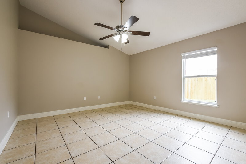 2,440/Mo, 4537 Willamette Cir Orlando, FL 32826 Main Bedroom View