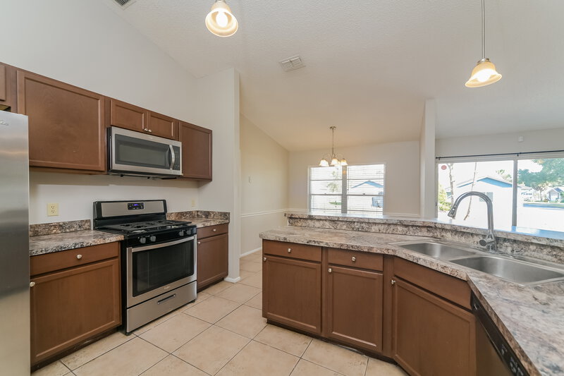 2,125/Mo, 1015 Elizabeth Ridge Ct Kissimmee, FL 34747 Kitchen View 2