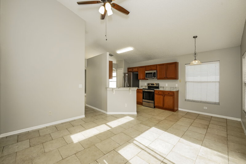 2,410/Mo, 14620 Kristenright Lane Orlando, FL 32826 Family Room View 2