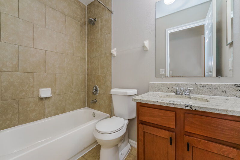 2,410/Mo, 14620 Kristenright Lane Orlando, FL 32826 Bathroom View