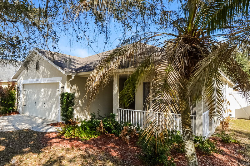 2,015/Mo, 4085 Waltham Forest Dr Tavares, FL 32778 Front View