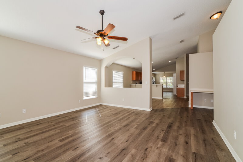 2,015/Mo, 4085 Waltham Forest Dr Tavares, FL 32778 Living Room View