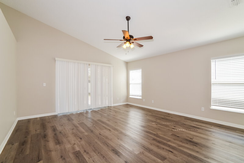 2,015/Mo, 4085 Waltham Forest Dr Tavares, FL 32778 Living Room View 2