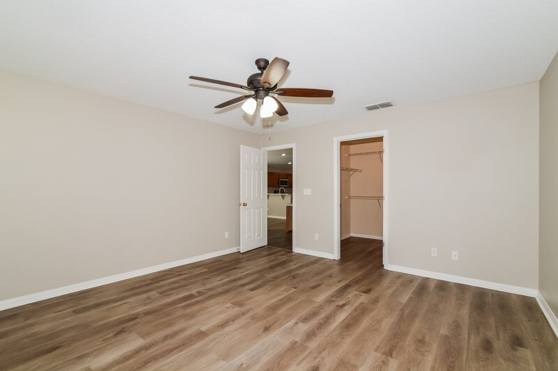 2,015/Mo, 4085 Waltham Forest Dr Tavares, FL 32778 Main Bedroom View