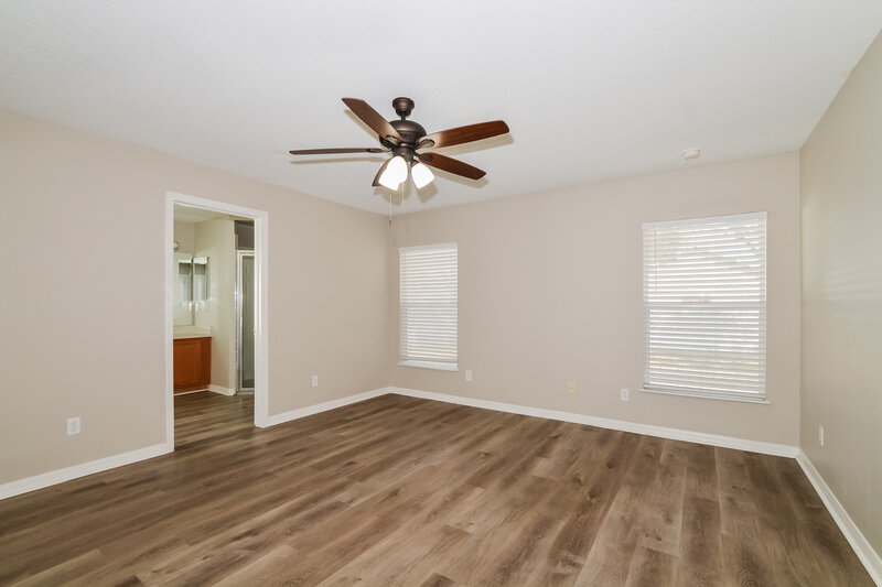 2,015/Mo, 4085 Waltham Forest Dr Tavares, FL 32778 Main Bedroom View 2