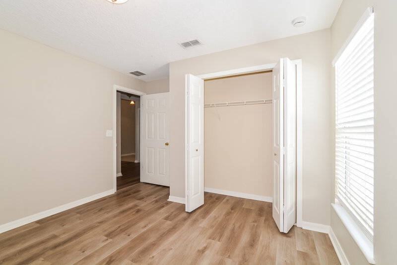 2,015/Mo, 4085 Waltham Forest Dr Tavares, FL 32778 Bedroom View 2