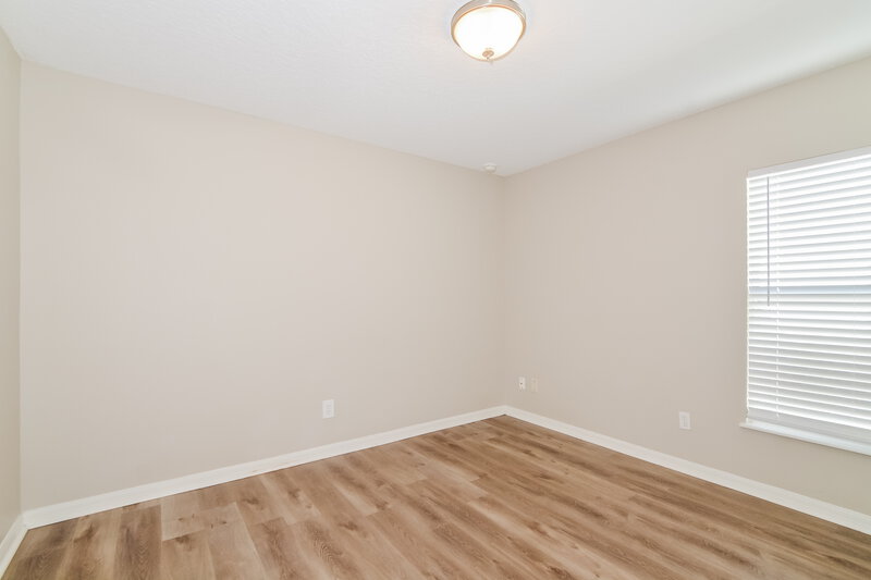 2,015/Mo, 4085 Waltham Forest Dr Tavares, FL 32778 Bedroom View 3