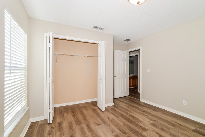 2,015/Mo, 4085 Waltham Forest Dr Tavares, FL 32778 Bedroom View 4