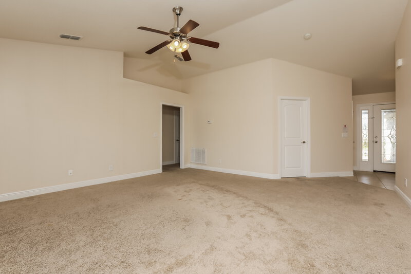 2,265/Mo, 1700 Southern Oak Loop Minneola, FL 34715 Living Room View 2