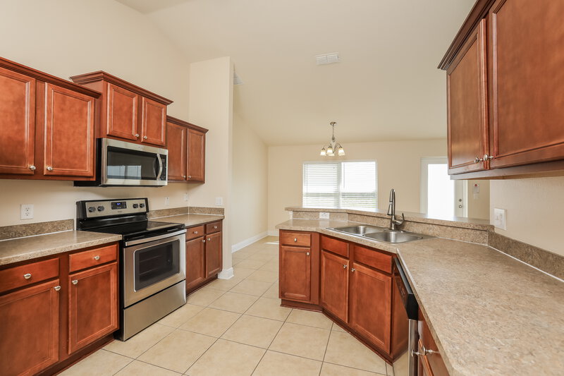 2,265/Mo, 1700 Southern Oak Loop Minneola, FL 34715 Kitchen View
