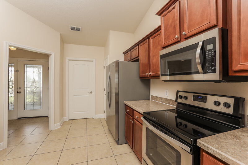 2,265/Mo, 1700 Southern Oak Loop Minneola, FL 34715 Kitchen View 2