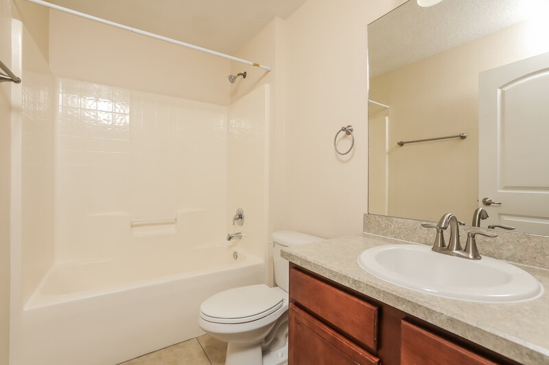 2,265/Mo, 1700 Southern Oak Loop Minneola, FL 34715 Bathroom View