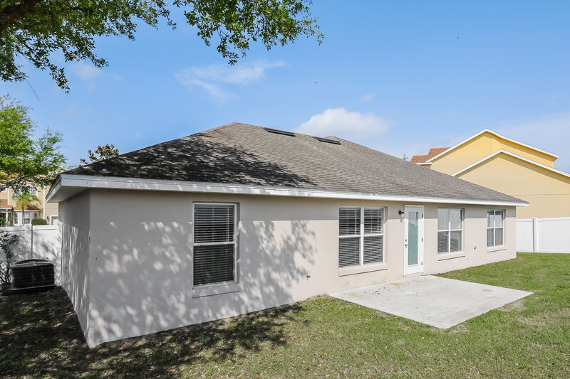 2,265/Mo, 1700 Southern Oak Loop Minneola, FL 34715 Rear View