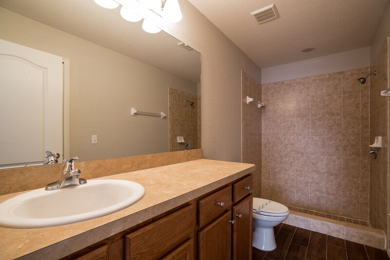 1,865/Mo, 791 Auburn Preserve Blvd Auburndale, FL 33823 Bathroom View