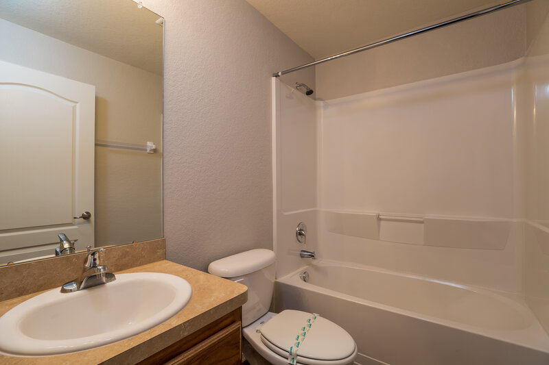 1,865/Mo, 791 Auburn Preserve Blvd Auburndale, FL 33823 Bathroom View 2