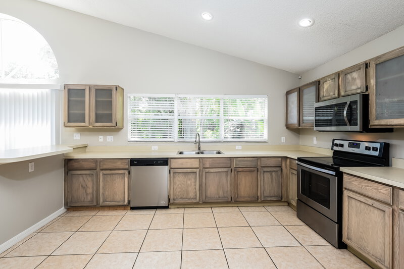 2,190/Mo, 820 Charingstone Ct Apopka, FL 32712 Kitchen View