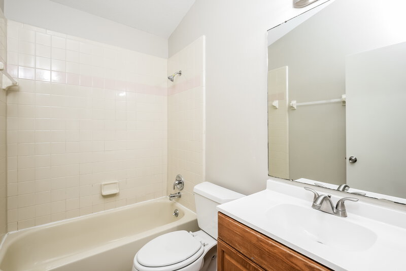 2,190/Mo, 820 Charingstone Ct Apopka, FL 32712 Bathroom View