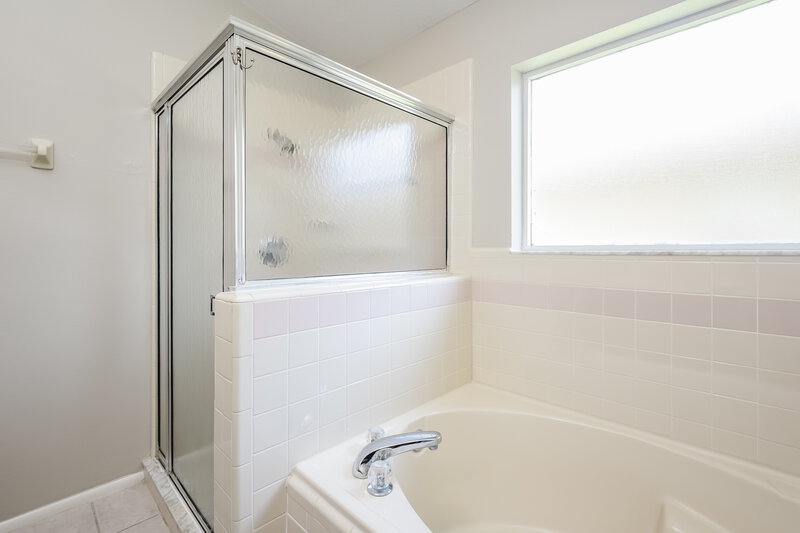 2,190/Mo, 820 Charingstone Ct Apopka, FL 32712 Bathroom View 2