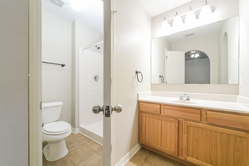 1,645/Mo, 3119 Whispering Trails St Winter Haven, FL 33884 Main Bathroom View