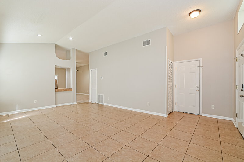 2,425/Mo, 1096 Manigan Ave Oviedo, FL 32765 Living Room View 2