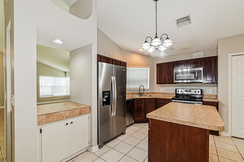 2,425/Mo, 1096 Manigan Ave Oviedo, FL 32765 Kitchen View 2