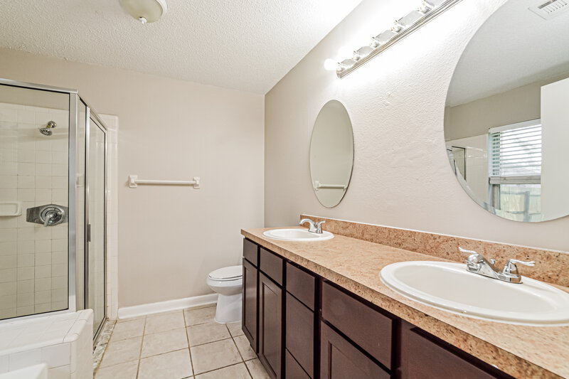 2,425/Mo, 1096 Manigan Ave Oviedo, FL 32765 Main Bathroom View