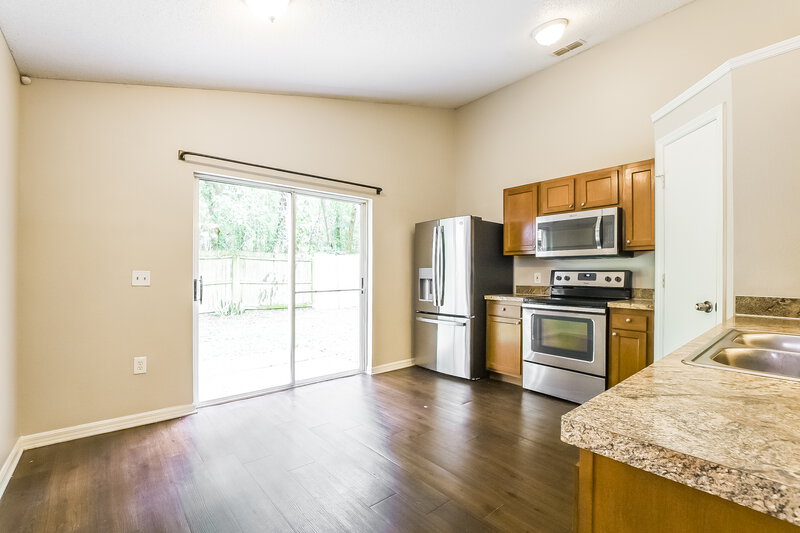 2,045/Mo, 6748 Ebans Bnd Orlando, FL 32807 Kitchen View