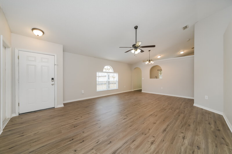 2,065/Mo, 6748 Ebans Bnd Orlando, FL 32807 Living Room View 2