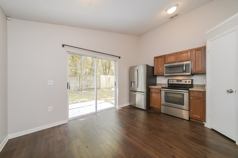 2,065/Mo, 6748 Ebans Bnd Orlando, FL 32807 Kitchen View