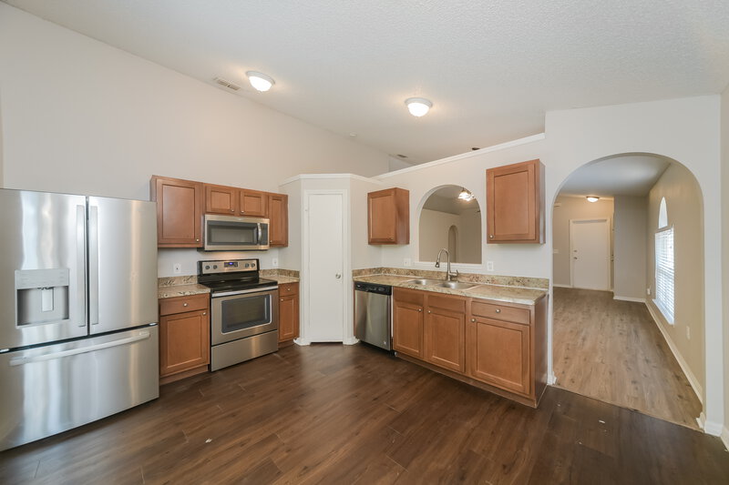 2,065/Mo, 6748 Ebans Bnd Orlando, FL 32807 Kitchen View 2