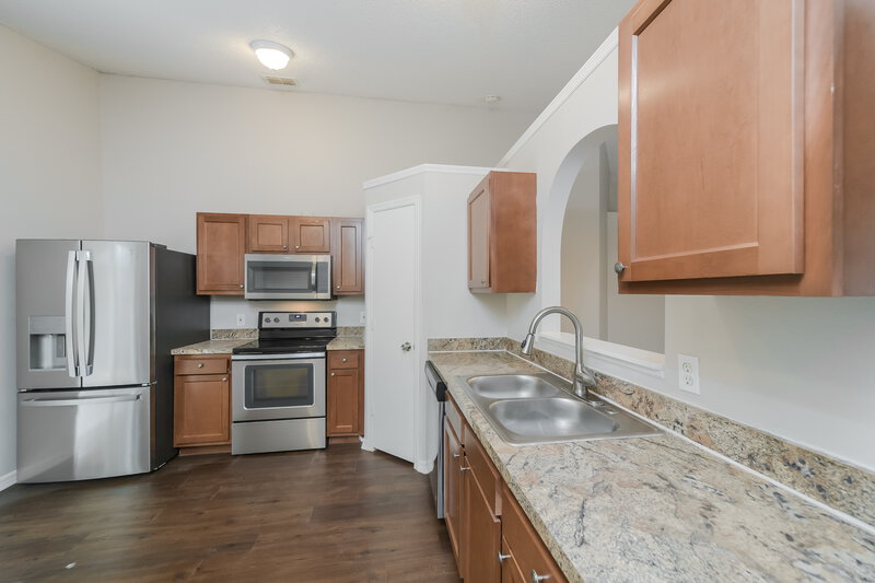 2,065/Mo, 6748 Ebans Bnd Orlando, FL 32807 Kitchen View 3