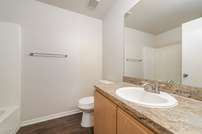 2,065/Mo, 6748 Ebans Bnd Orlando, FL 32807 Bathroom View