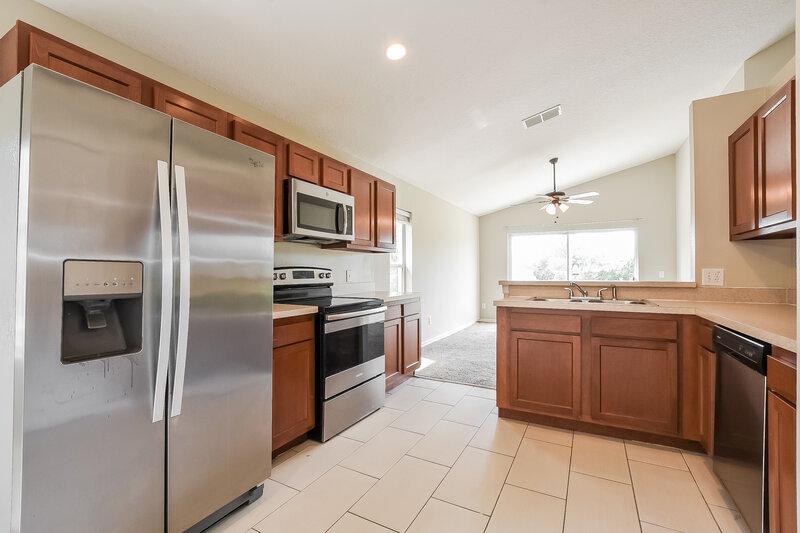 2,410/Mo, 2331 Cobblefield Cir Apopka, FL 32703 Kitchen View