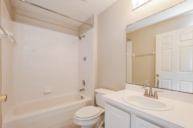 2,410/Mo, 2331 Cobblefield Cir Apopka, FL 32703 Bathroom View