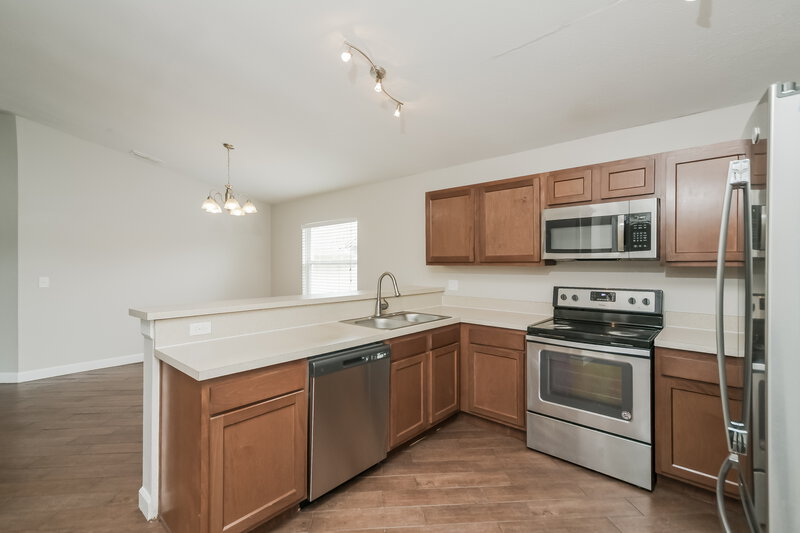 1,780/Mo, 206 Kingshill Ct SE Winter Haven, FL 33884 Kitchen View 2